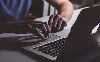 西甲媒体透露：德容留下意愿强烈，巴塞罗那准备与其达成续约协议